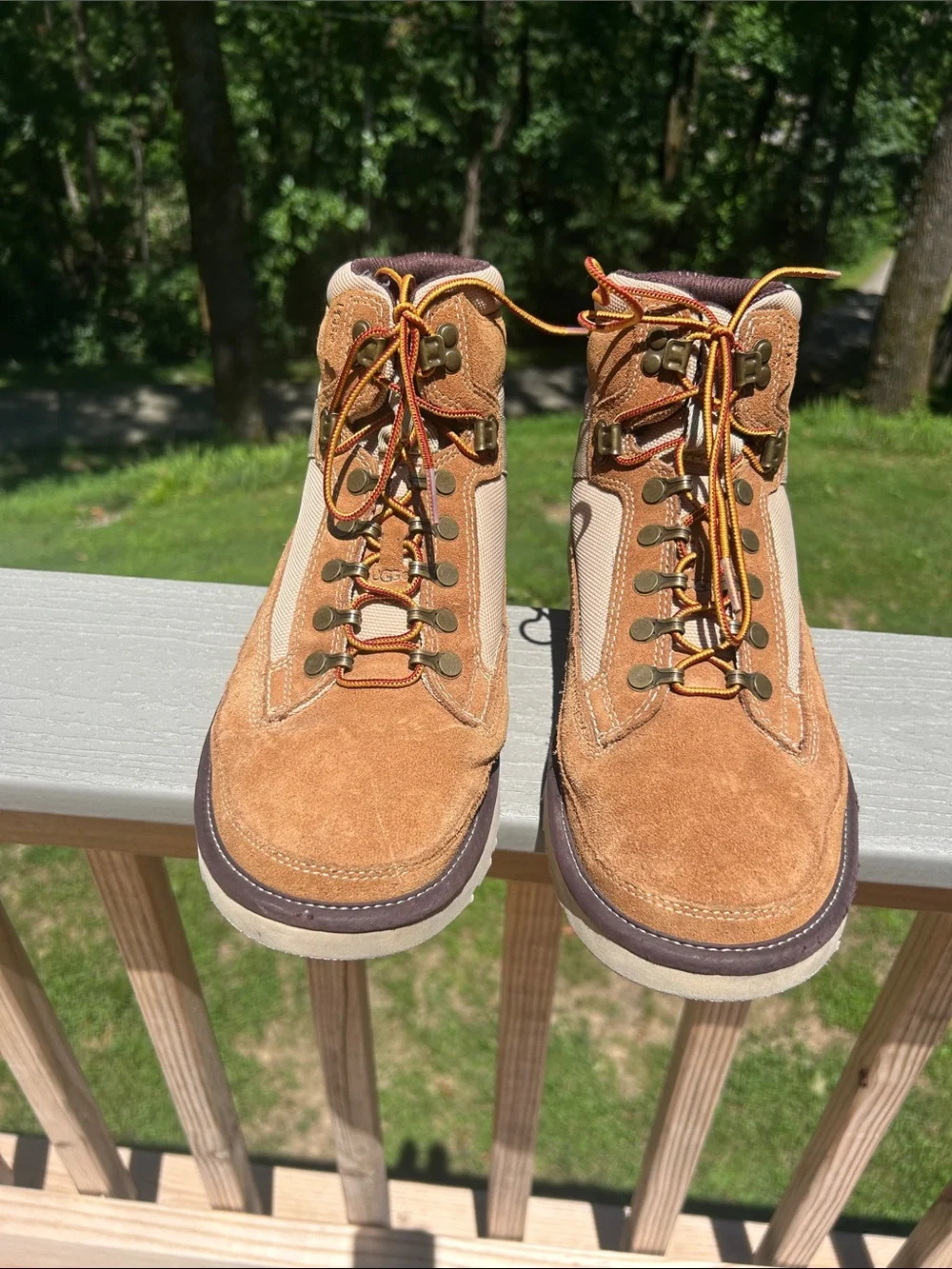 UGG Highland Hiker Boot - Chestnut size 10